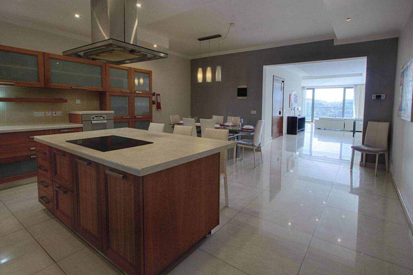 The Strand Apartments By Homely Sliema Ngoại thất bức ảnh