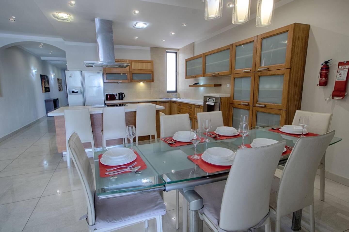 The Strand Apartments By Homely Sliema Ngoại thất bức ảnh
