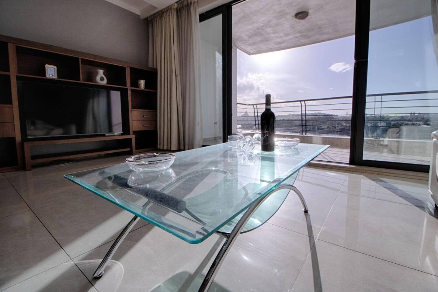 The Strand Apartments By Homely Sliema Ngoại thất bức ảnh